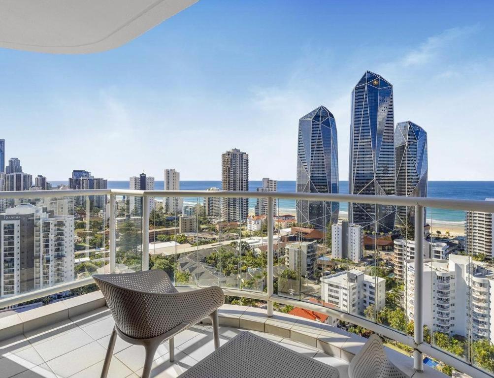 Deluxe Private Apartment And Studio - Ocean Views Gold Coast Exterior foto
